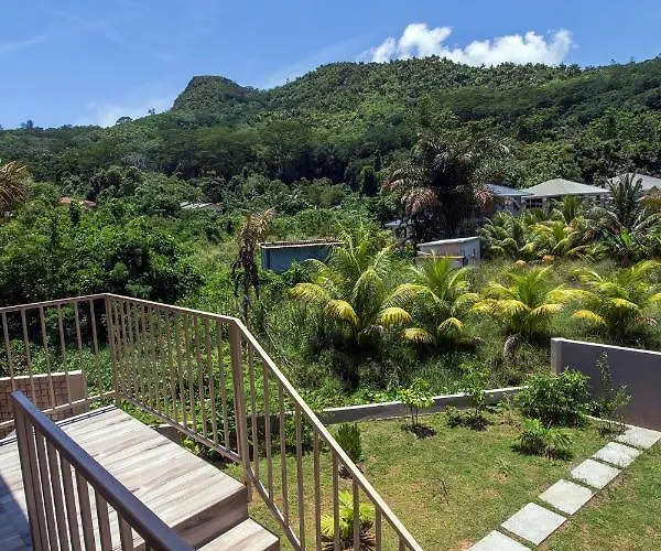 Flora's Self Catering Victoria